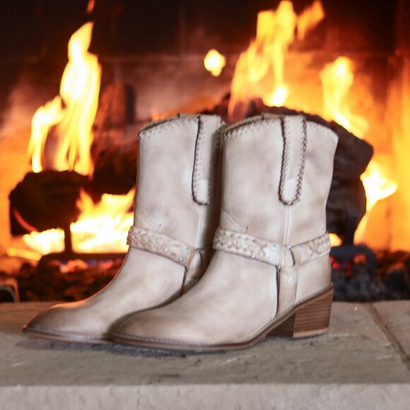 Diba True Genuine Leather Western Bootie - Picture 3 of 10